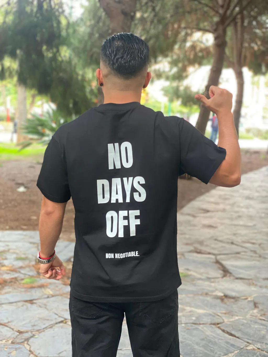 Camiseta "NO DAYS OFF"