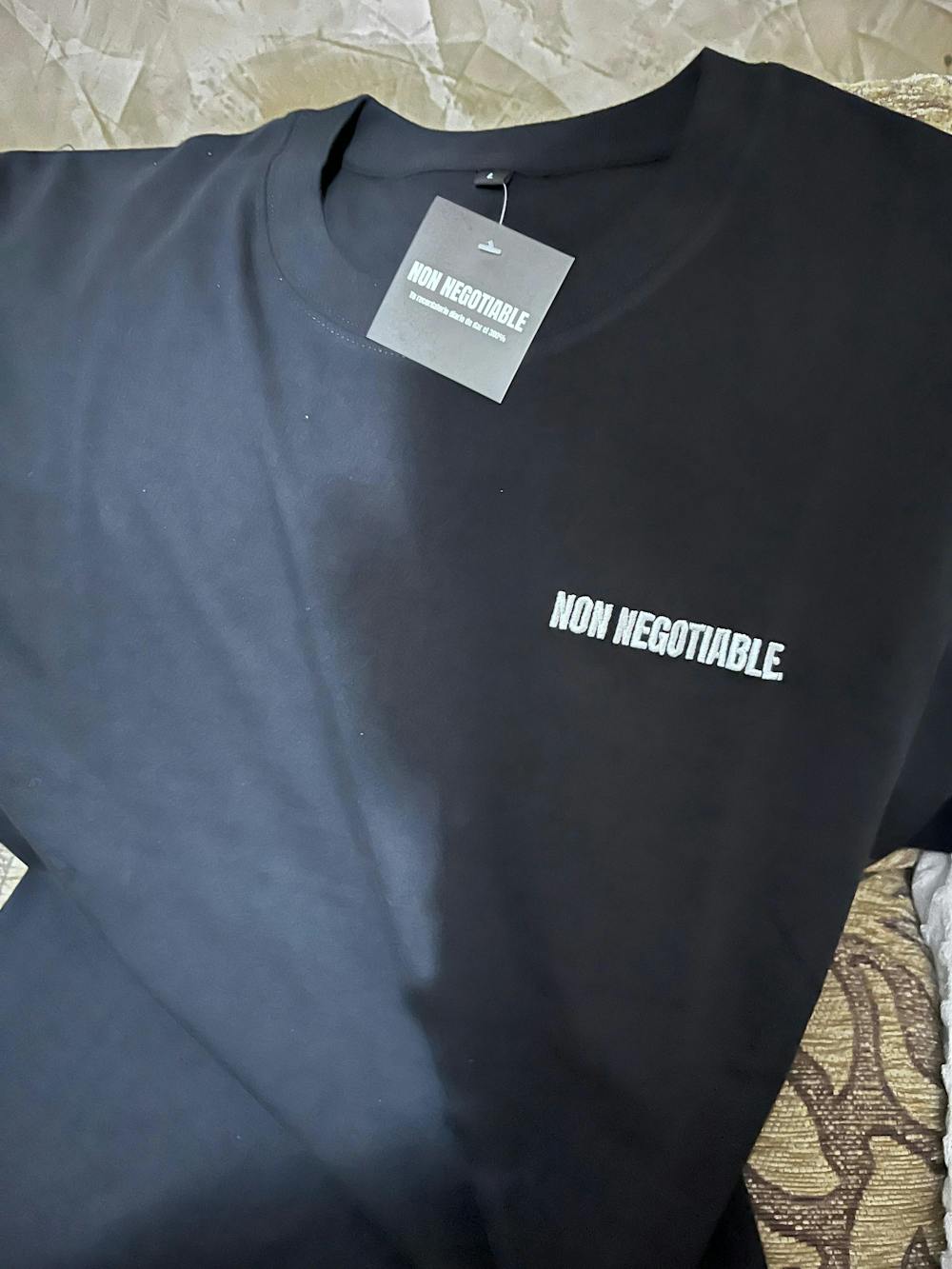 Camiseta NON NEGOTIABLE (Bordado)