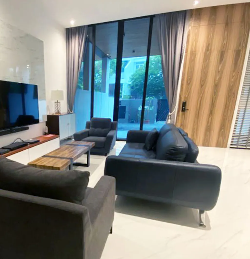 Andre Leather Sofa (Custom)