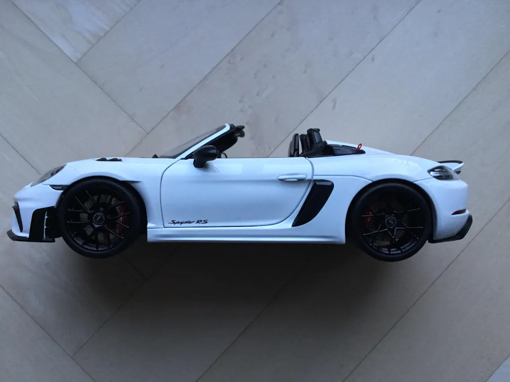 Porsche 718 Spyder RS w/ Weissach Pack 2023 White 1:18 – Norev