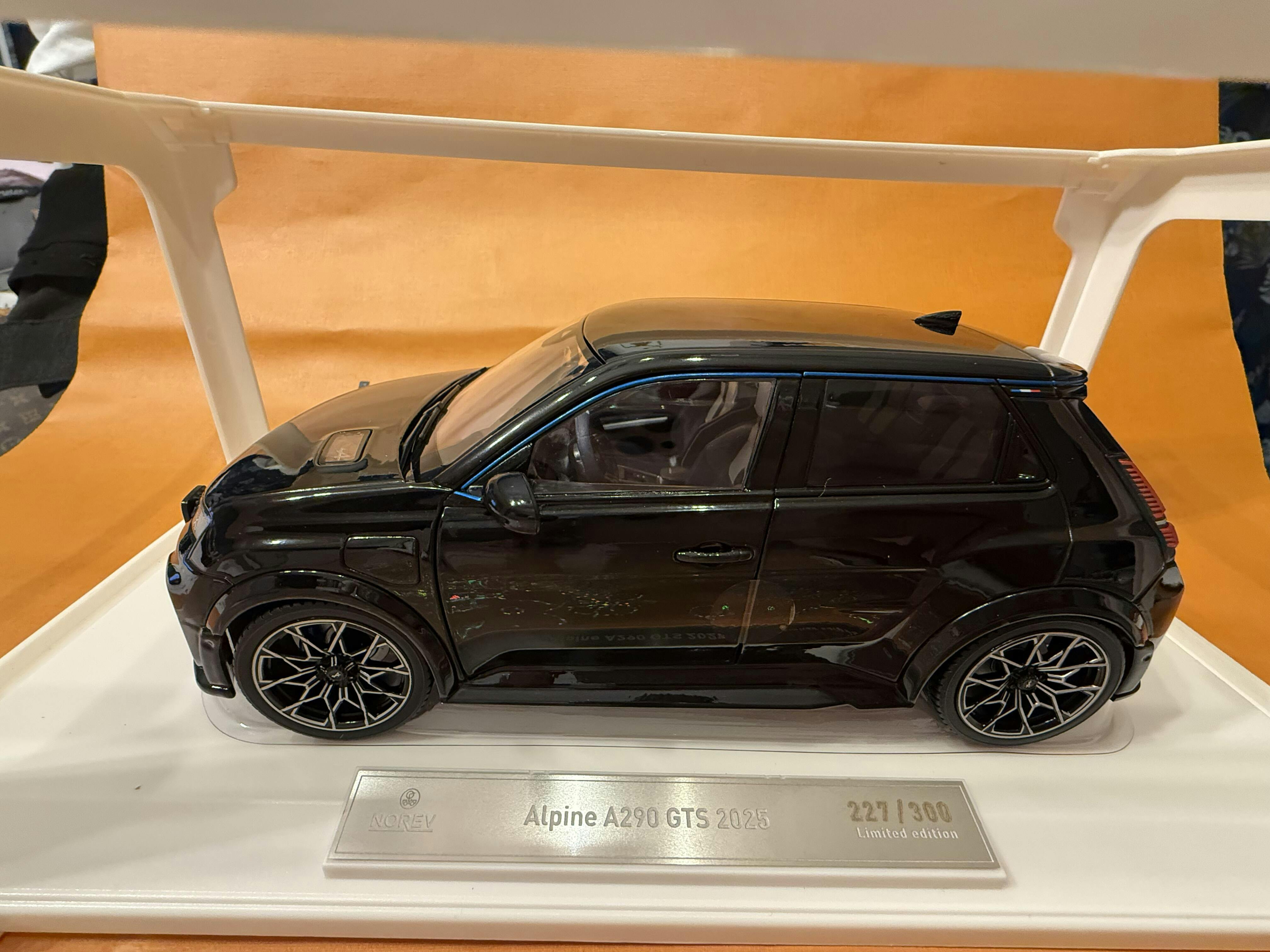 Alpine A290 GTS 2025 Deep Black 1:18 - 300pcs – Norev