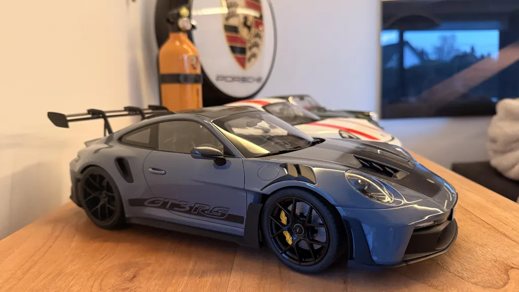 Porsche 911 GT3 RS w/Weissach Pack 2022 - Arctic grey & Black 1:12