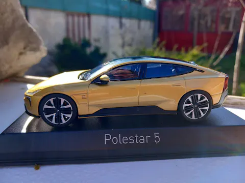 Miniature Norev Polestar 1 2020 – Échelle 1/43 – Modèle Argent Magnesium – Voiture électrique De Collection