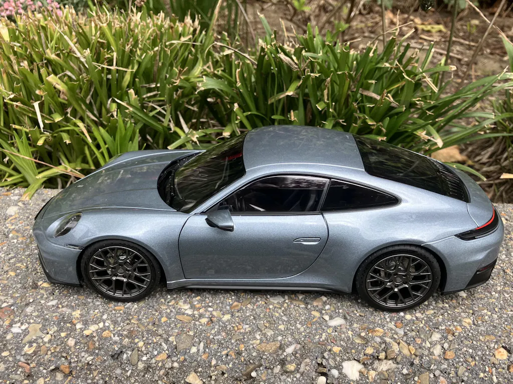 Porsche 911 Carrera 2025 964 polarsilvermetallic 1:18 – Norev