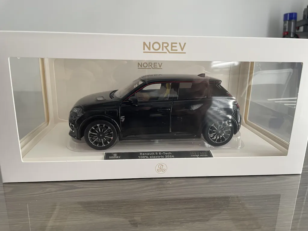 Renault 5 E-Tech Electric 2024 Diamond Black 1:18 - 300pcs – Norev