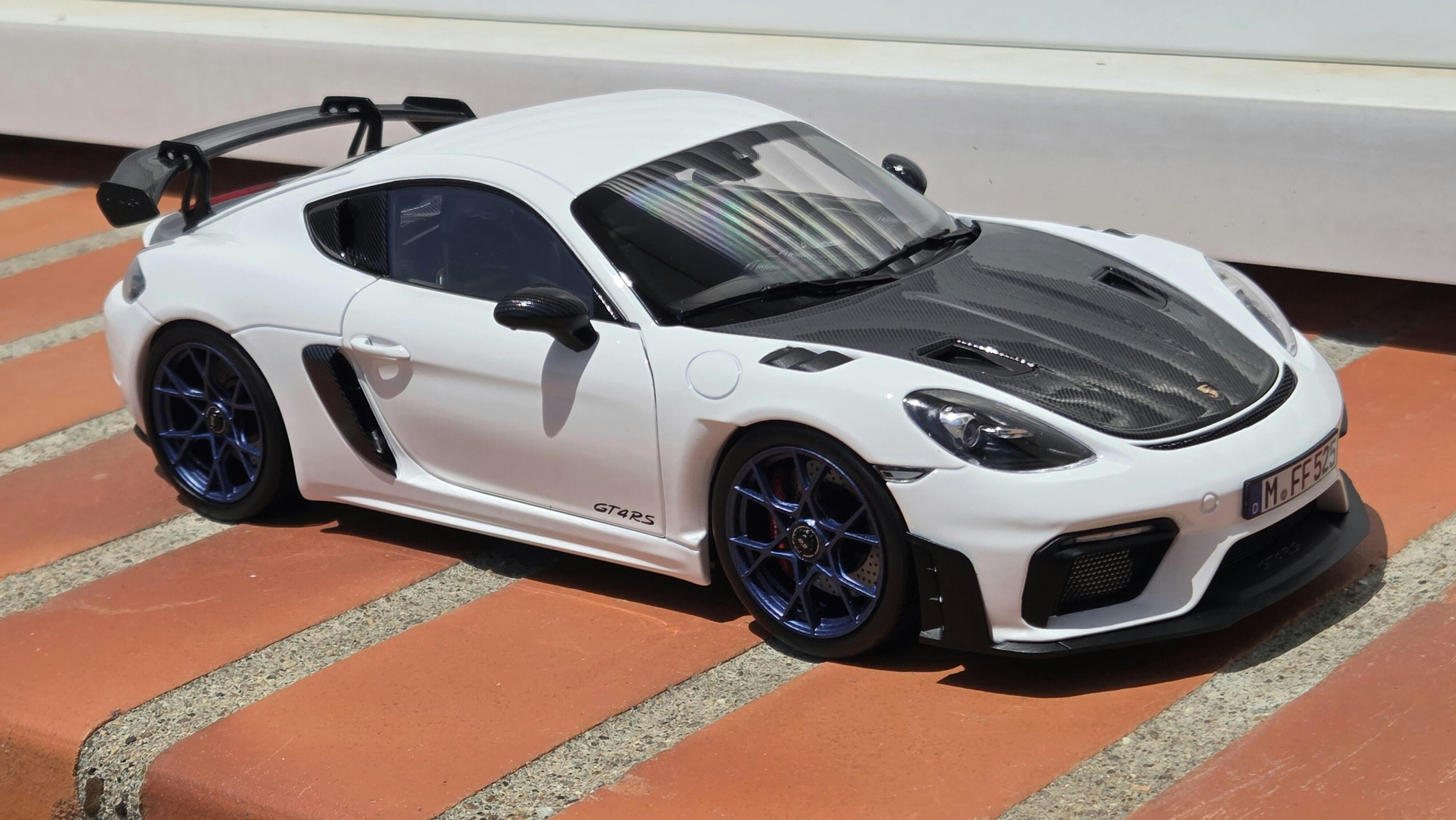 Porsche Cayman GT4 RS w/Weissach Pack 2023 White 1:18 – Norev