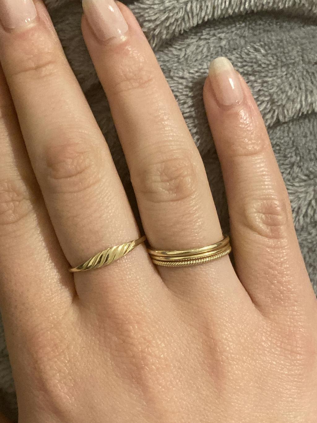 Slim Croissant Ring in Gold