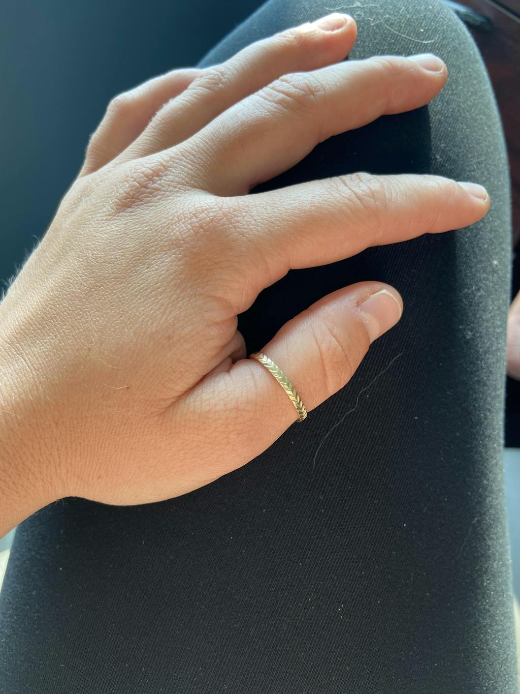 Vintage Arrow Band Ring in Gold