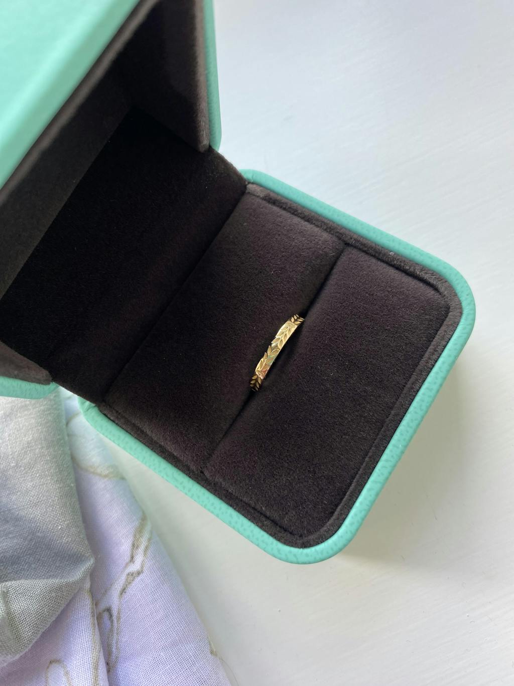 Leaf Engraved Band Ring in Gold