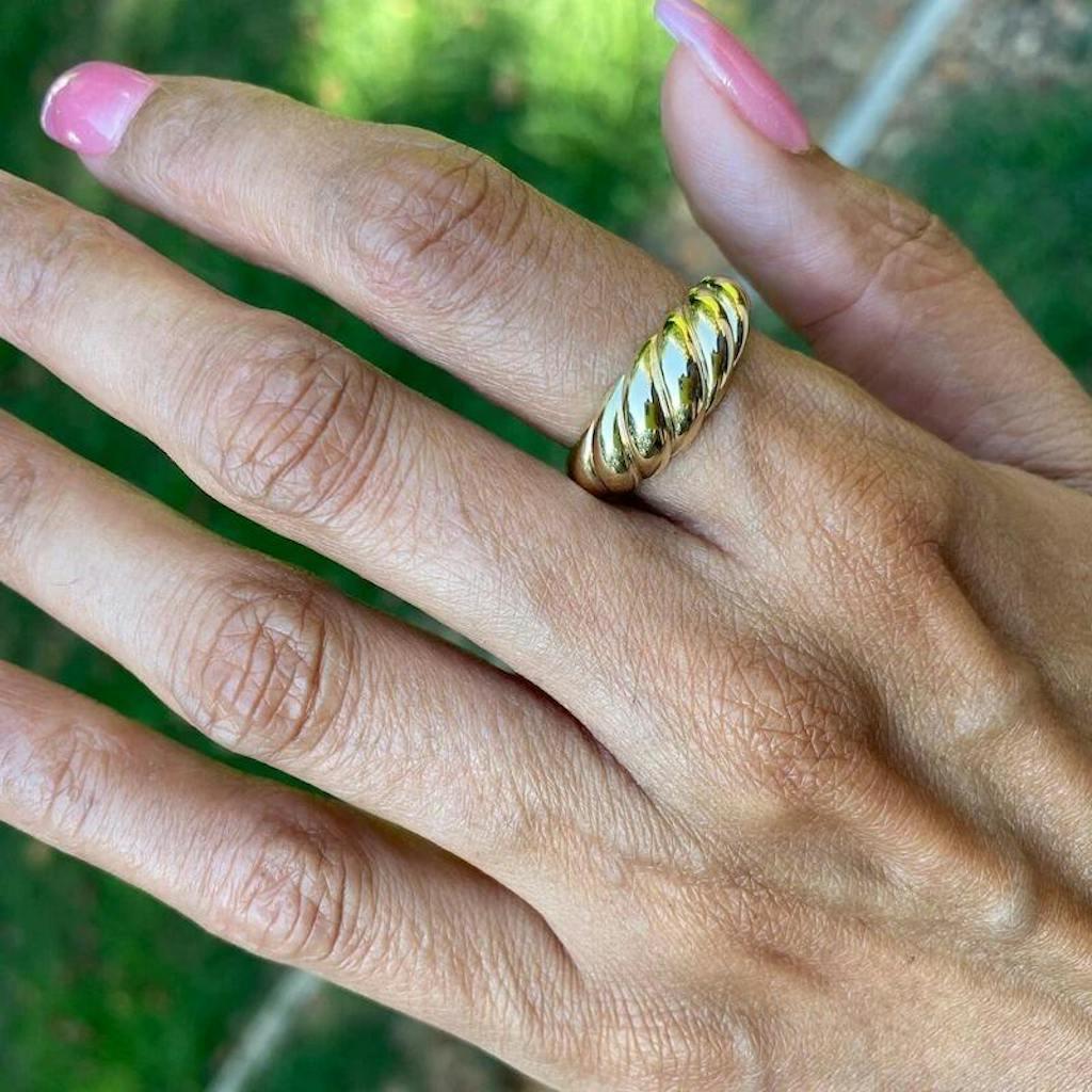 Croissant Ring in Gold