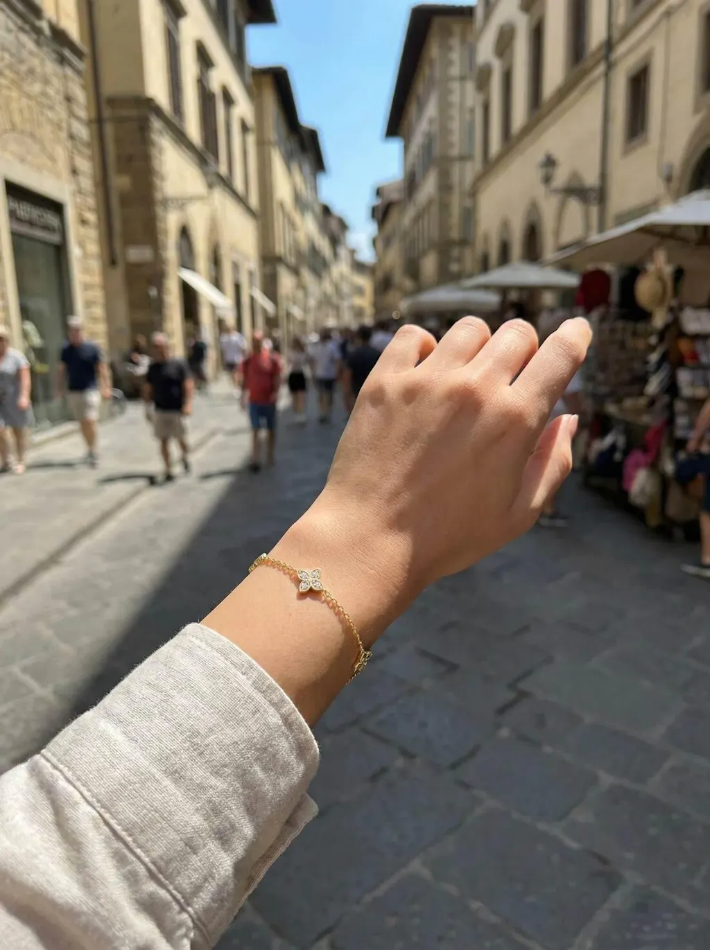 Diamond Flower Bracelet in Gold