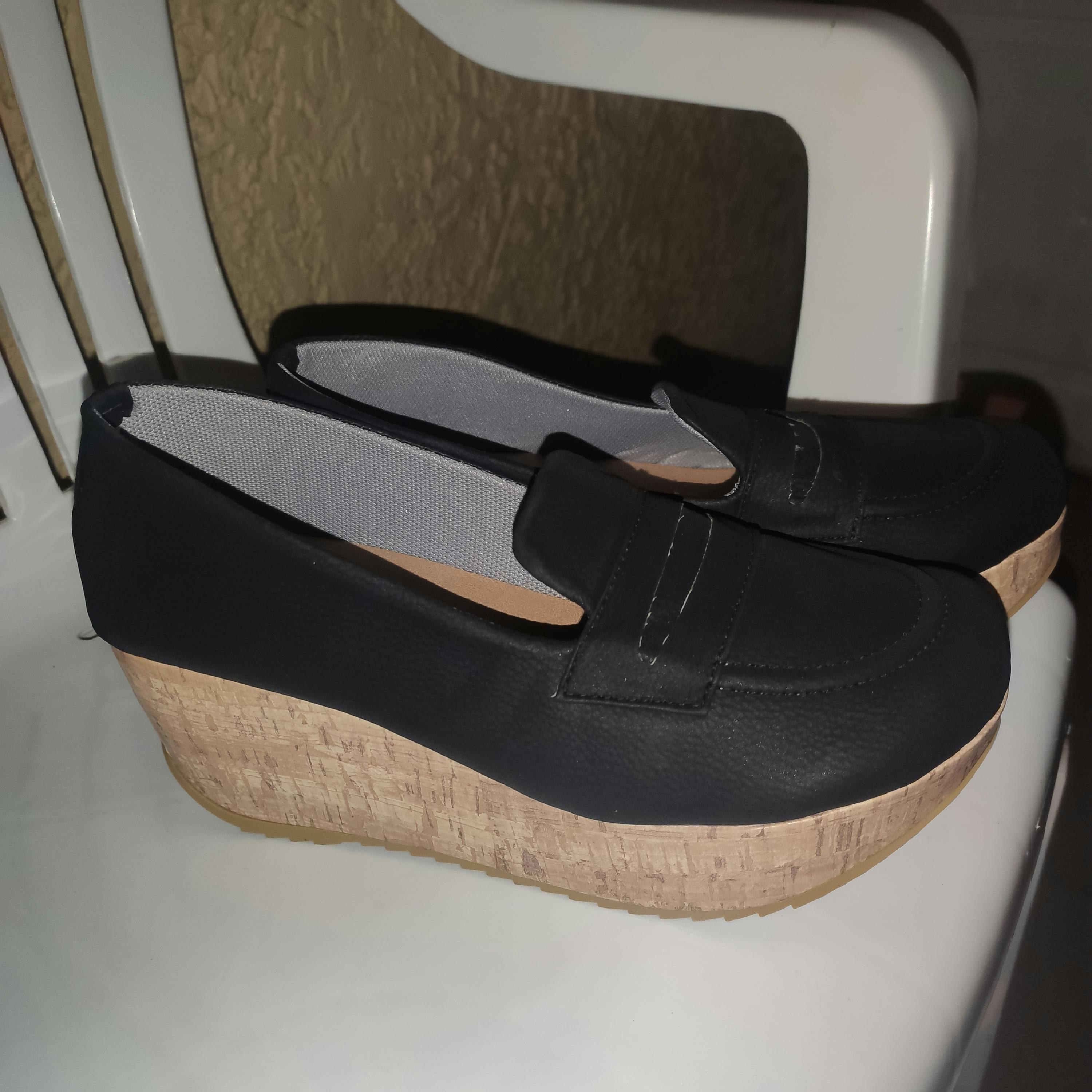 Comprar Zapato mujer cerrado con plataforma abertura en el empeine Pomares  Vazquez en metalizado online
