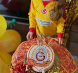 Sarı Kırmızı Beş Yıldızlı Pasta