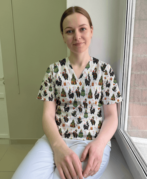 Christmas Cat Nurse Scrub Top - Funny Black Cat Print Medical Shirt for Women & Men - Cute Holiday Scrubs Gift for RN CNA Doctor