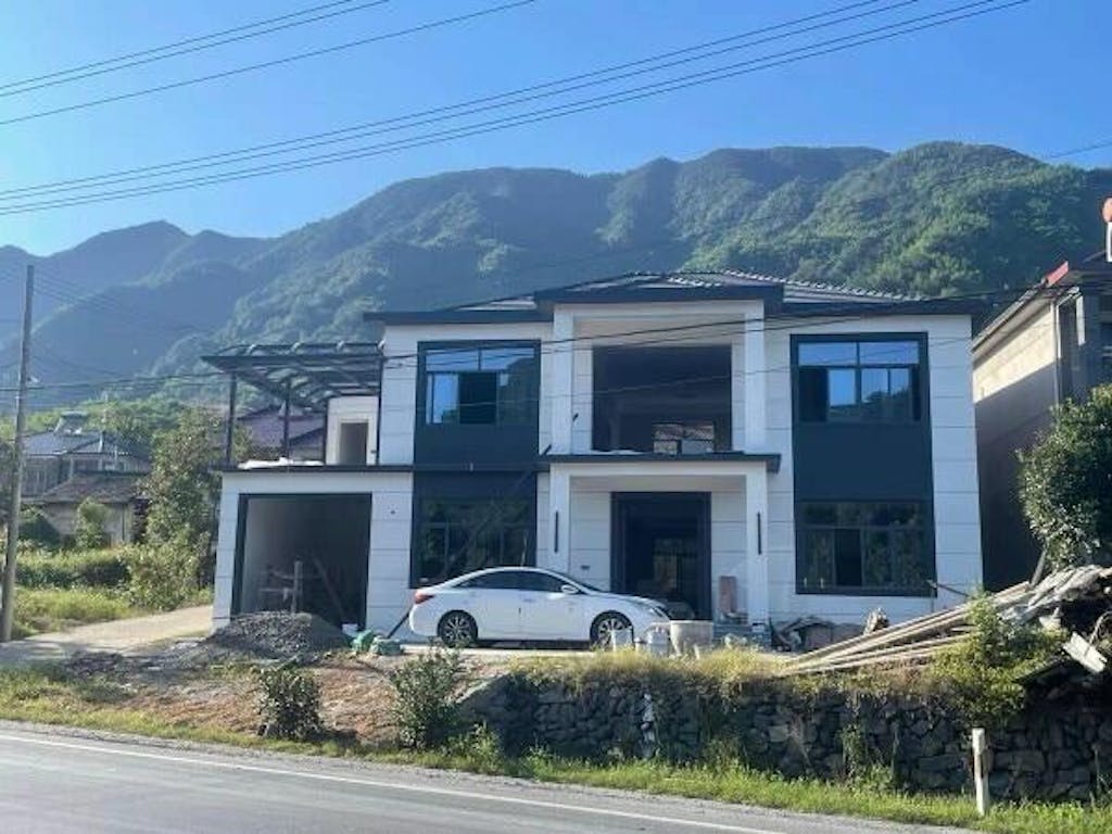 Veronika Outdoor Lamp