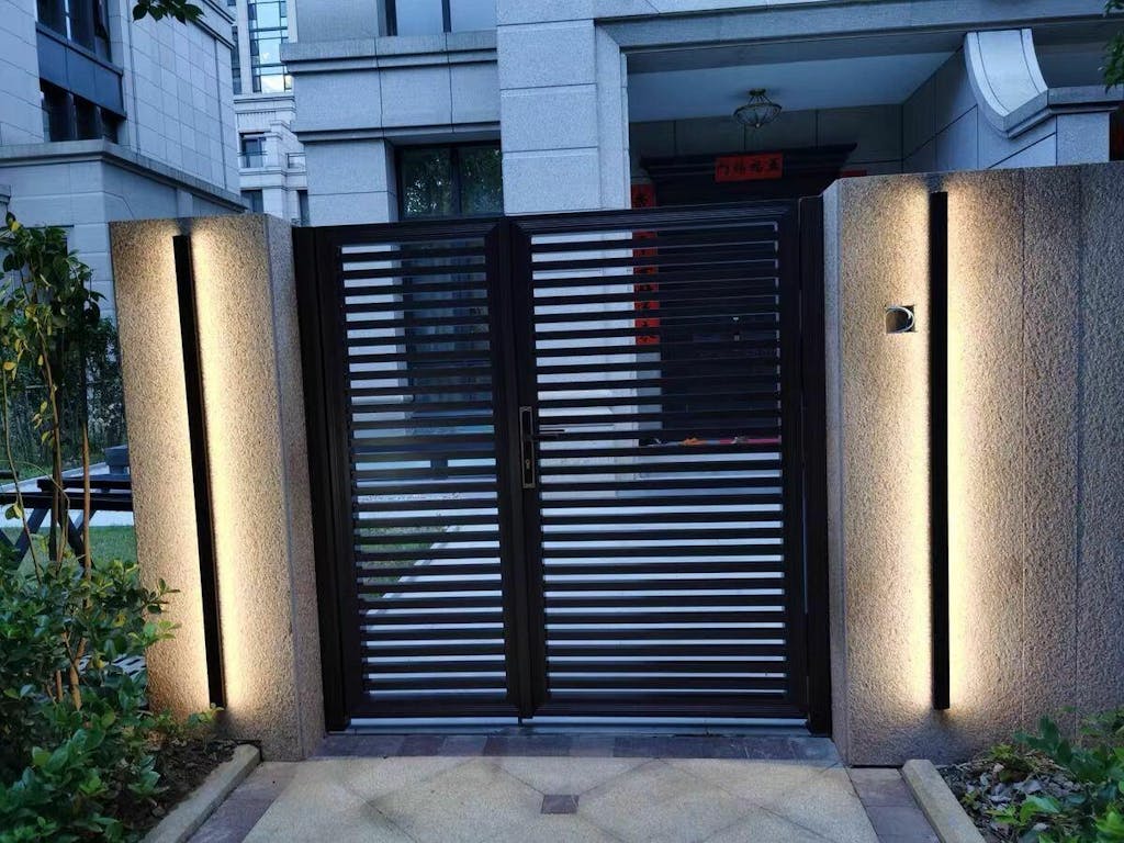 Veronika Outdoor Lamp