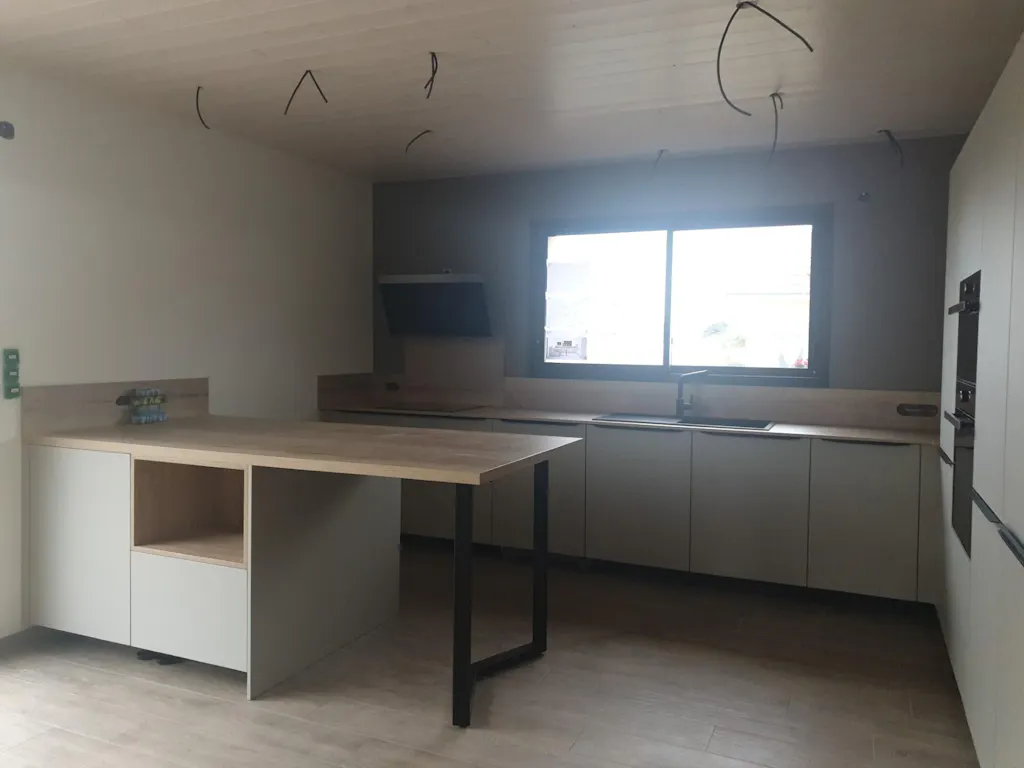 JANZÉ - Pied de table haute en M