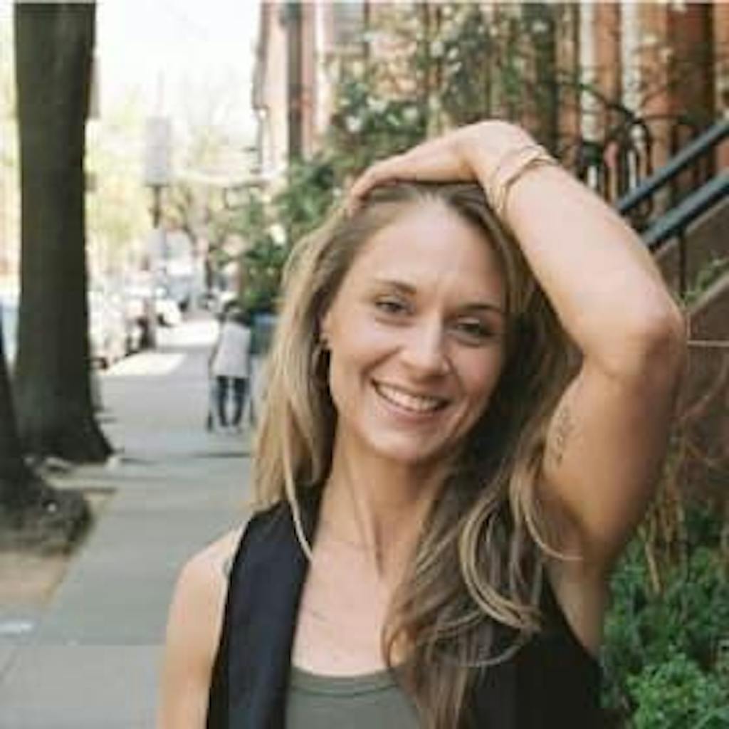 Everyday Pearl – Quiet Knot Stud Earrings