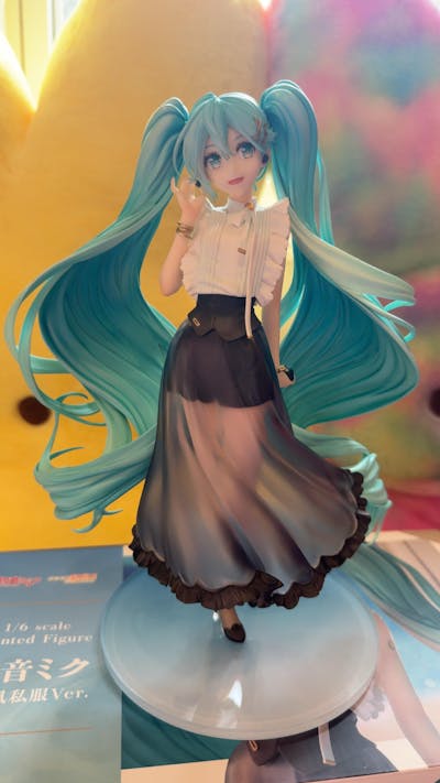 Good Smile Company Hatsune Miku (NT Style Casual Wear Ver.) 1/6 Scale Figure, 11” Tall