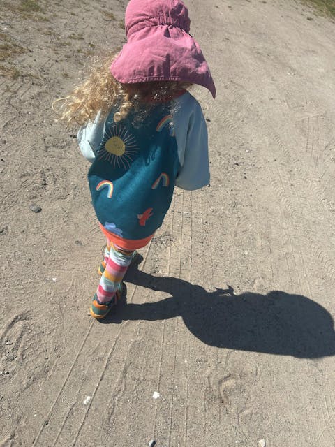 Bio Kinderkleidung I Mitwachsendes T-Shirt Regenbogen