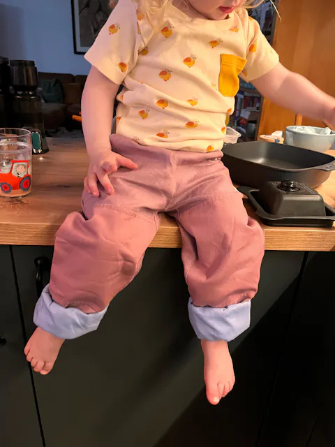 Leichte mitwachsende Kinderhose aus Leinen | Unifarben