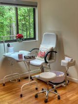 Omysalon Pedicure Chair White with Stool & Bubble Massage Foot Bath, Hydraulic Pedi Chair for Nail Tech, Beauty Spa Salon Unit Station Technician