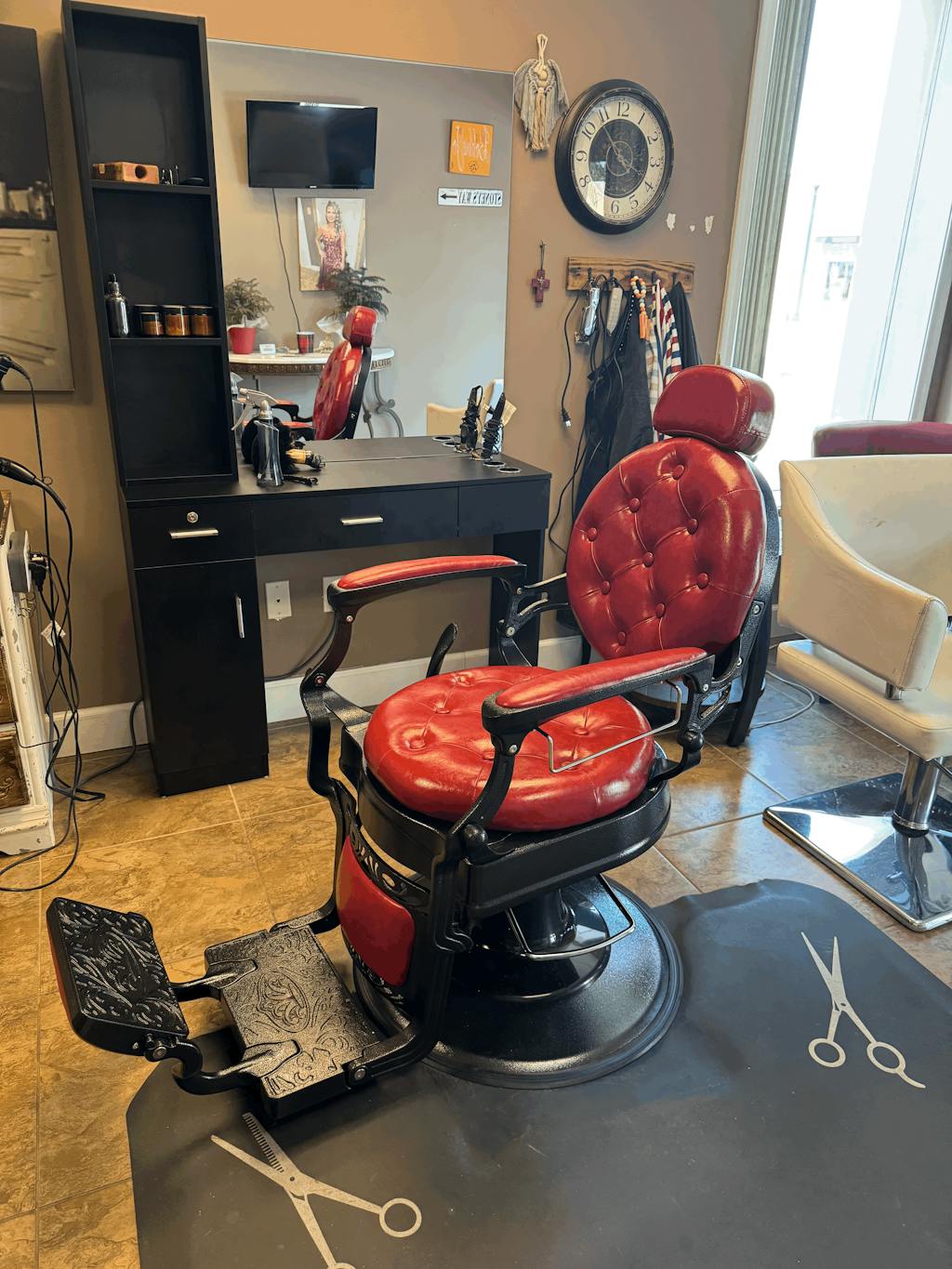 OmySalon BC1101 Vintage Style Heavy Duty Hydraulic Recline Barber Chair