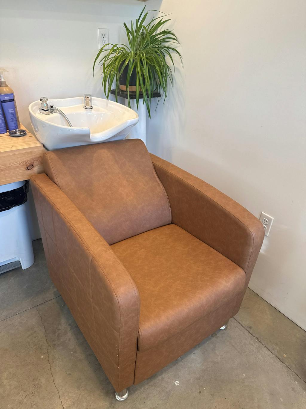 OmySalon BU1401 Salon Shampoo Bowl and Chair Backwash Unit with Extra Wide Seat & Porcelain Hair Washing Sink