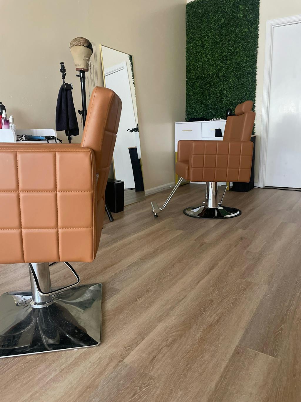 OmySalon SC2301 All Purpose Heavy Duty Hydraulic Reclining Hair Salon Chair w/Headrest