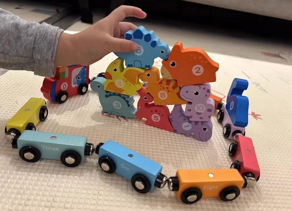 Onenazo Magnetic Wooden Dinosaur Trains with Numbers - Set of 11