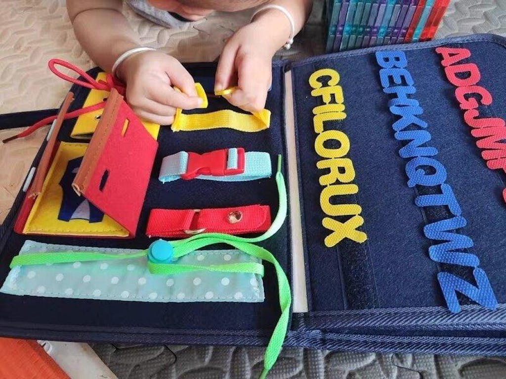 Montessori 7-in-1 Busy Board