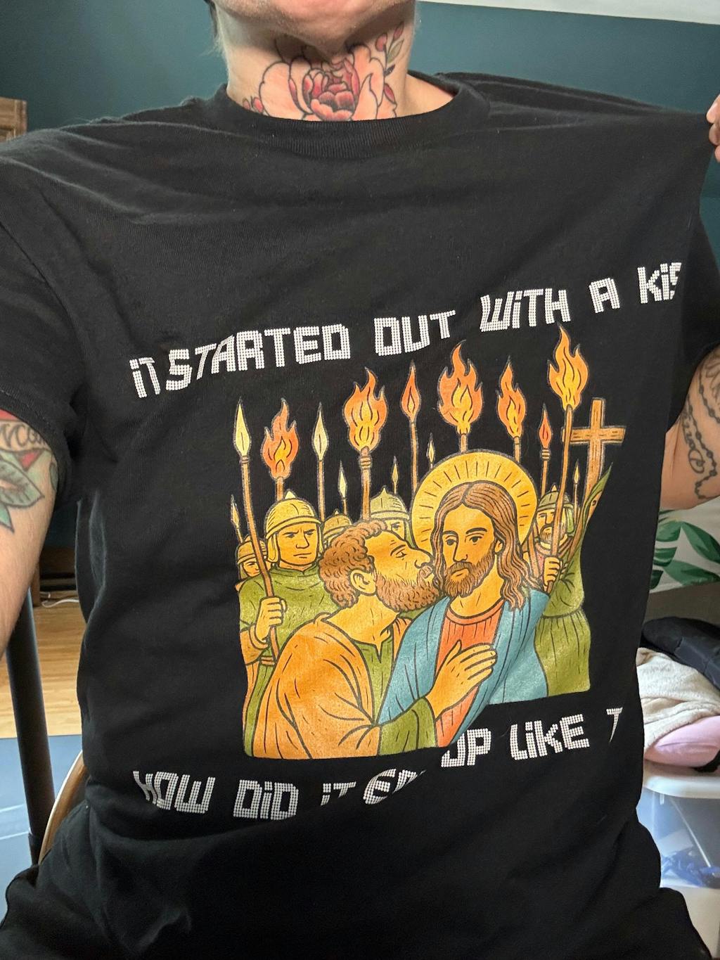 It was only a kiss How did it end up like this Jesus & Judas T-Shirt