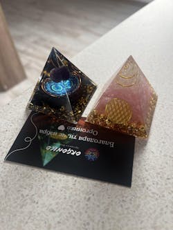 Оргонитна Пирамида с Аметист