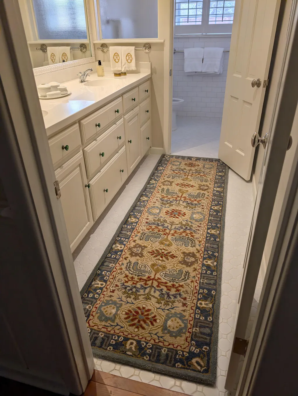 Transitional Tufted Beige Wool Rug 3'9 x 5'9 main image 1