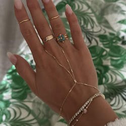Twisted Handchain