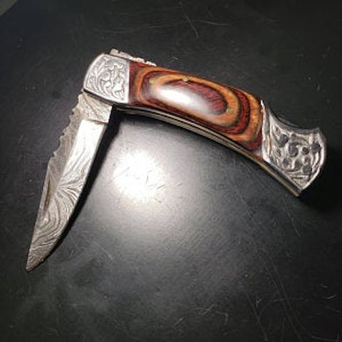 Authentic Damascus steel Back Lock Pocket Knife Green wood Handle Best folding Knife Razor sharp edge Best camping Tool Hunting Skinner EDC Knife with Leather Pouch .