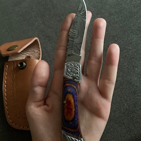 Authentic Damascus steel Back Lock Pocket Knife Green wood Handle Best folding Knife Razor sharp edge Best camping Tool Hunting Skinner EDC Knife with Leather Pouch .