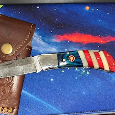 Authentic Damascus steel Back Lock Pocket Knife Green wood Handle Best folding Knife Razor sharp edge Best camping Tool Hunting Skinner EDC Knife with Leather Pouch .