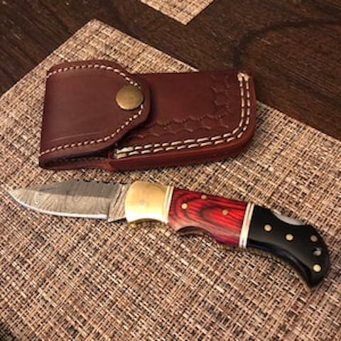 Authentic Damascus steel Back Lock Pocket Knife Green wood Handle Best folding Knife Razor sharp edge Best camping Tool Hunting Skinner EDC Knife with Leather Pouch .