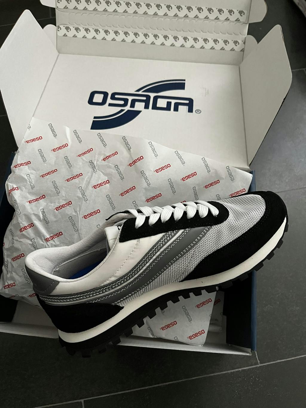 Osaga KT-26 Unisex Monochrome Retro Sneaker