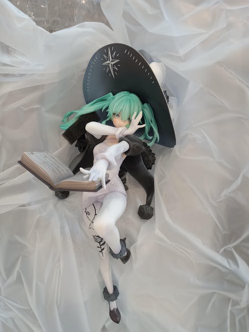 (Pre-Order） Hatsune Miku - Rise Up - 1/8 Scale Figure - Fantasia Witch Ver.