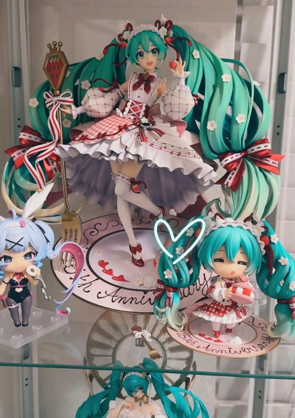Hatsune Miku - Nendoroid Figure - 15th Anniversary Ver. (re-run)