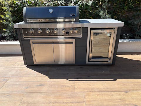 Mont Alpi 805 Artwood Island with Black Stainless Steel Grill and Fridge / 6-Burners, Infrared Rear Burner, Rotisserie Kit, Cover / MA805-AWBSS