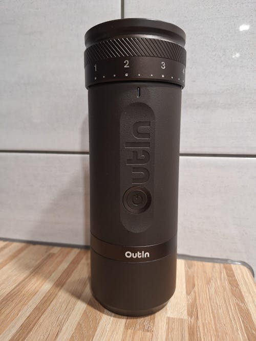 OutIn Fino Tragbare Elektrische Kaffeemühle