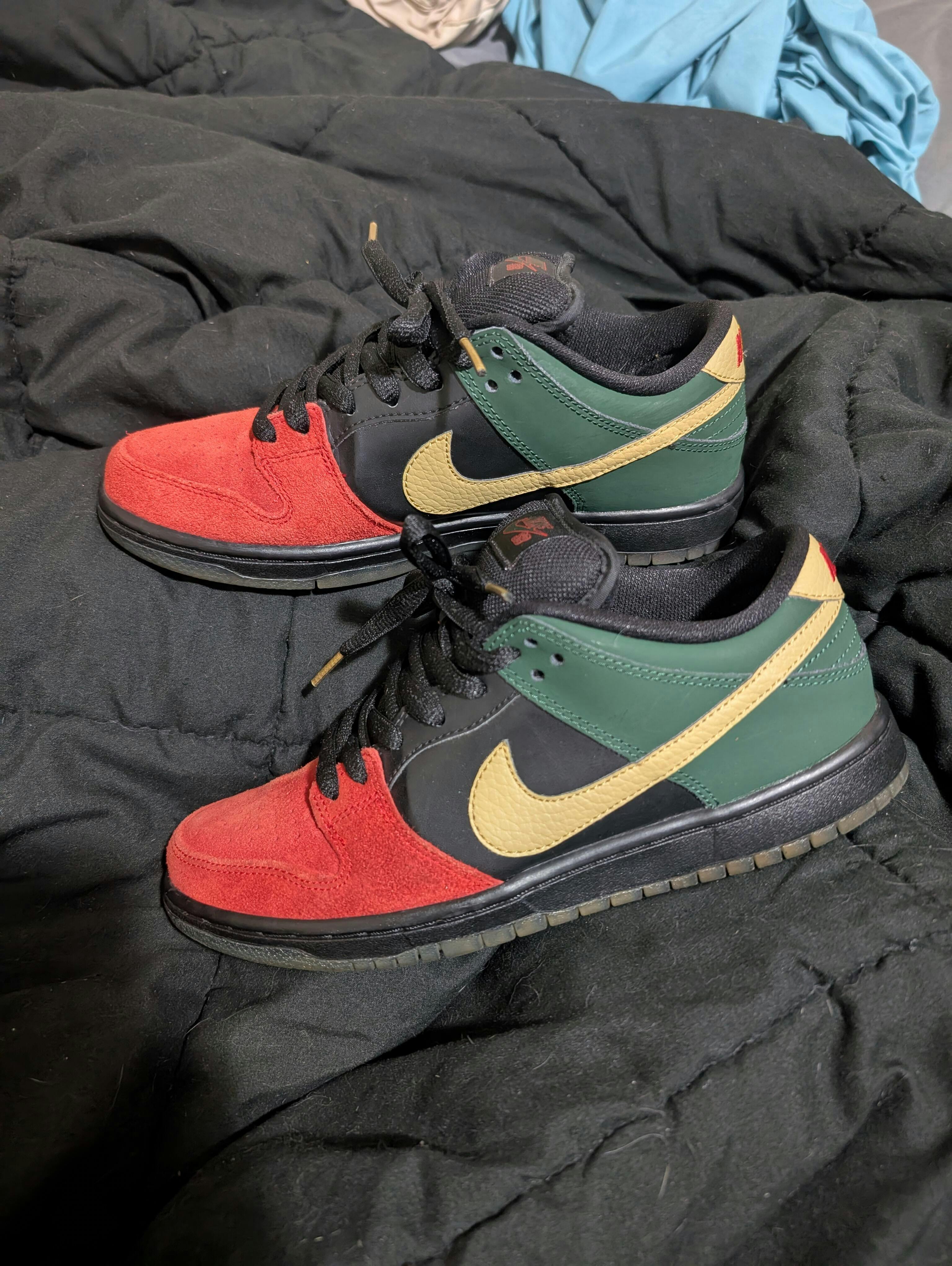 靴 Nike SB Dunk Low \"Snake Eyes\" Nike SB Dunk Low Snake Eyes Snakeskin Blk/Blk Univ Red Men's Size