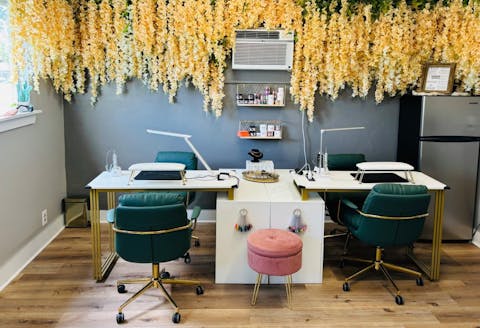 TTGIEET Manicure Table with 16 Colors LED Lights, L-Shaped Nail Table Station, Beauty Salon Nail Supplies Decor w/2 Drawers, 2 Shelves, Wrist Rest, Metal Handles for Nail Tech(Black)