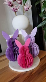 Minimalistische Osterhasen aus Papier – knallig Bunt, Farbenfroh