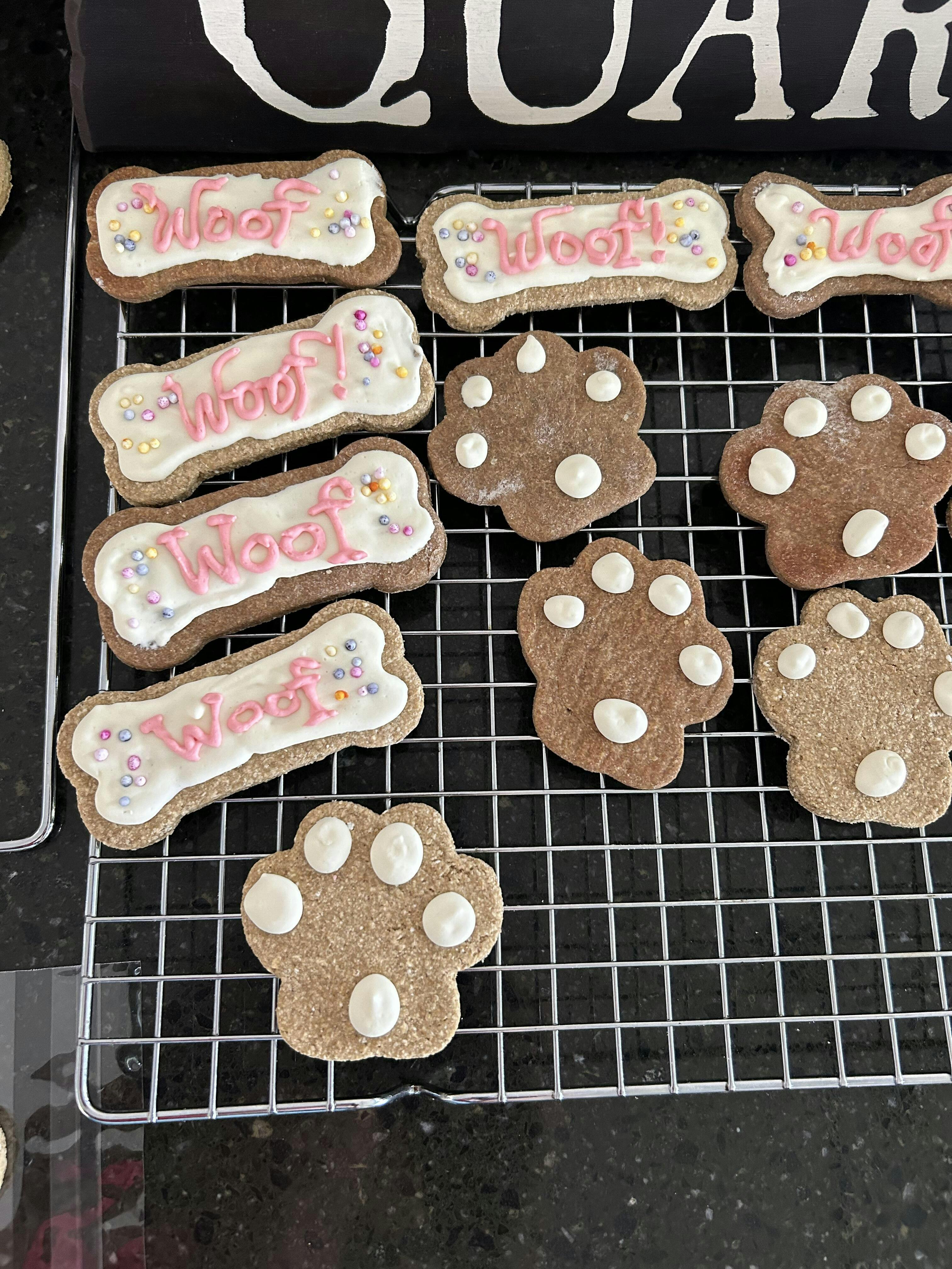 Royal Blend Royal Icing for Dogs Recipe Dries Hard Pastries 4