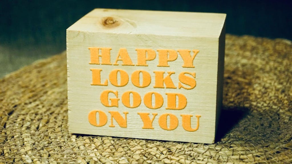Flock-Patch - happy looks good on you *iron-on*