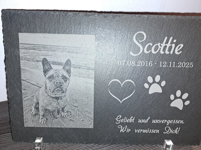 Personalisierter Schiefer Tiergrabstein 30x20cm - Foto Lasergravur